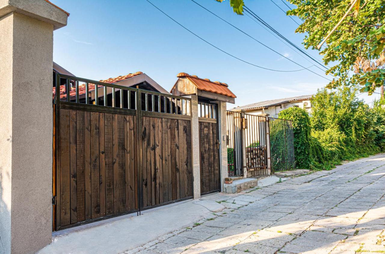 The Red Roof House Apartamento Plovdiv Exterior foto
